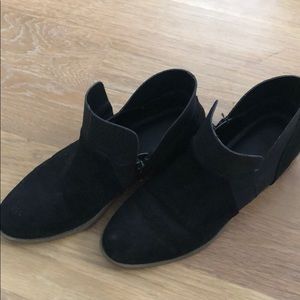 Black shoes